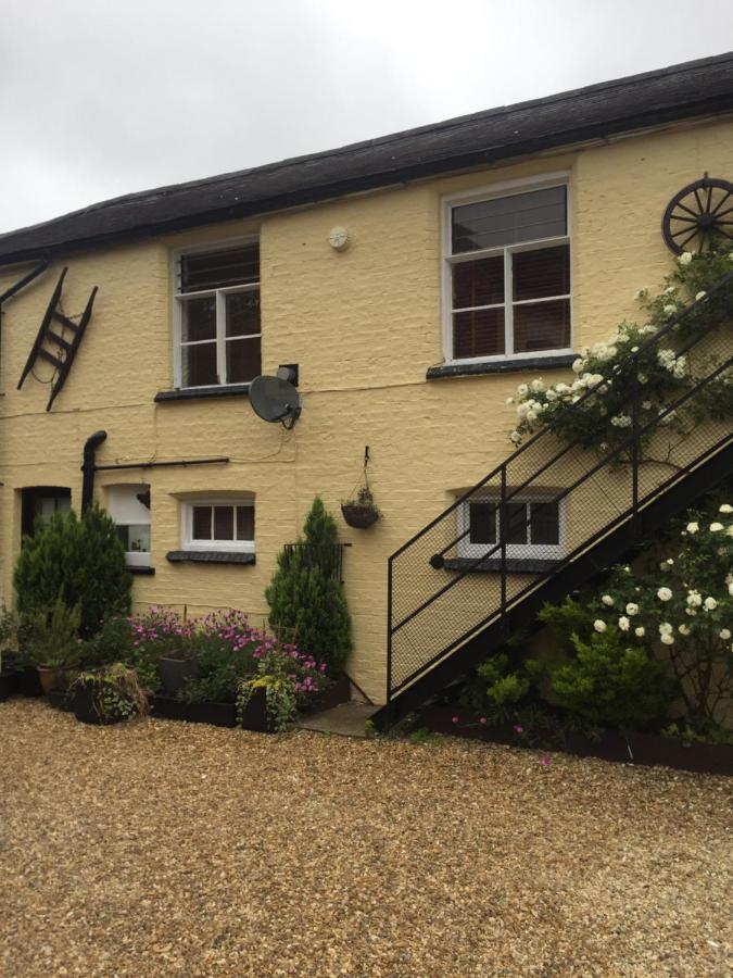 The Coach House At The Bull Inn Milton Keynes Dış mekan fotoğraf