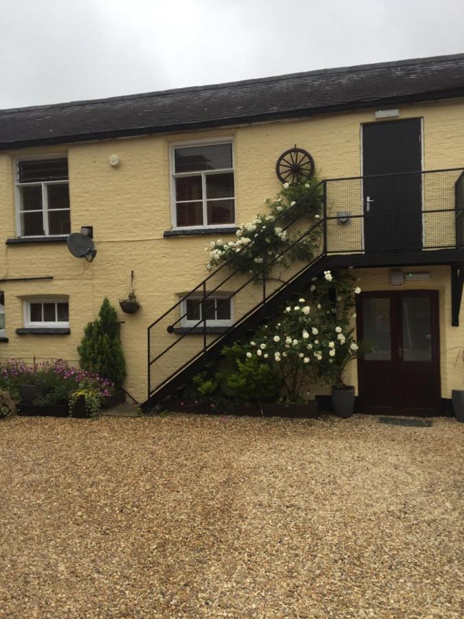 The Coach House At The Bull Inn Milton Keynes Dış mekan fotoğraf